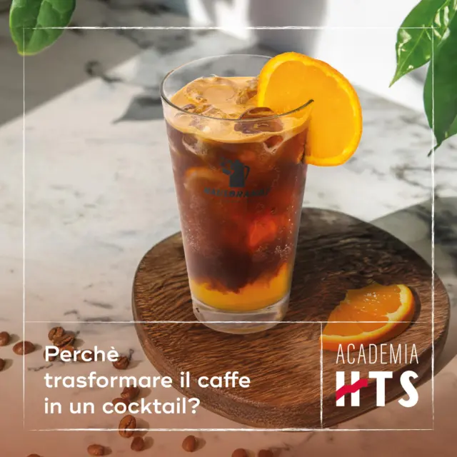 ☕ Perché servire il caffè solamente in tazzina? Hai mai pensato di provare a utilizzarlo come ingrediente per i tuoi cocktail?
Scorri le immagini per scoprire tutte le potenzialità e i vantaggi che utilizzare il caffè nei drink potrebbe portare al tuo locale.
Scopri Academia HTS ➡️ link in bio.

#hausbrandt #caffehausbrandt #coffeelovers #coffeetime #cocktail #caffè #artelovers #barista #barlovers