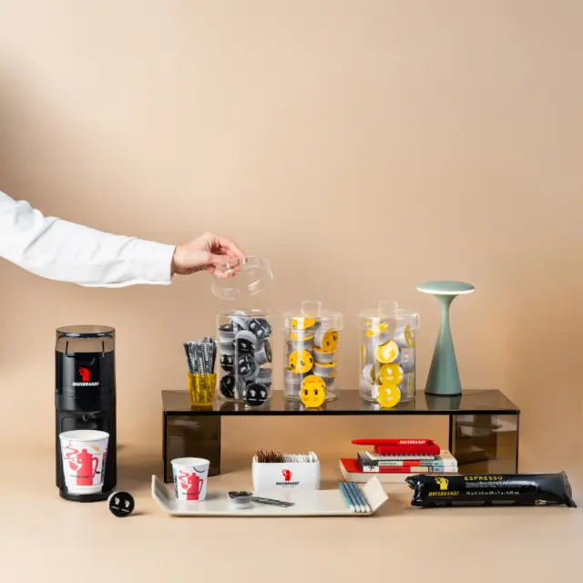 Scopri la nuova macchina per caffè, infusi e tisane Hausbrandt Line che utilizza l’innovativo sistema brevettato per capsule Epica®. 
Design elegante, materiali di alta qualità e dimensioni compatte per trasformare ogni momento di pausa nella room service del tuo hotel o nel tuo ufficio, in un’esperienza indimenticabile.

#hausbrandt #caffehausbrandt #macchinapercaffè #horeca #Epica #coffee #coffeelover