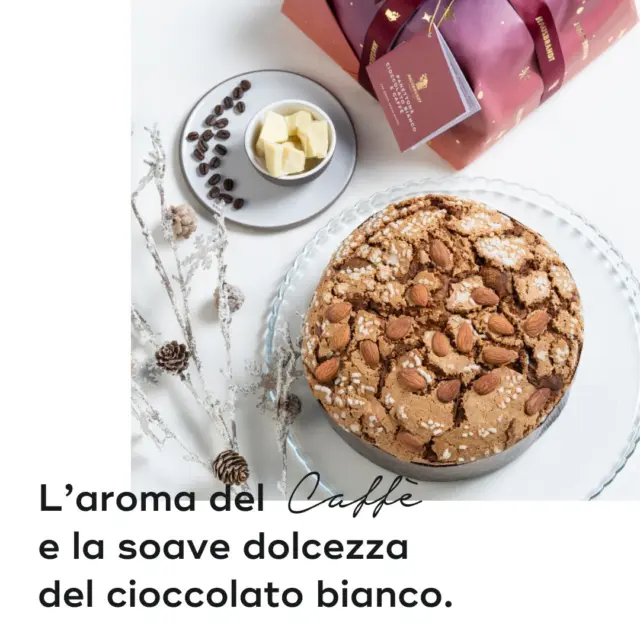 ☕🍫 Panettone Cioccolato Bianco e Caffè è un incontro tra dolcezza e aroma che incanta i sensi.
L’aroma ricco di caffè Hausbrandt Gourmet 100% Arabica si sposa alla perfezione con la morbidezza del cioccolato bianco e la freschezza delle scorzette di limone candito. La glassa alla nocciola e la croccantezza di mandorle e zucchero rendono ogni morso un’esplosione di sapori inaspettati.
Un dolce avvolto in un incarto elegante, regalo perfetto per le feste, da condividere con chi ami.

#Hausbrandt #PanettoneCioccolatoBiancoeCaffè #NataleHausbrandt #caffehausbrandt #coffeelovers #christmas #coffeegram