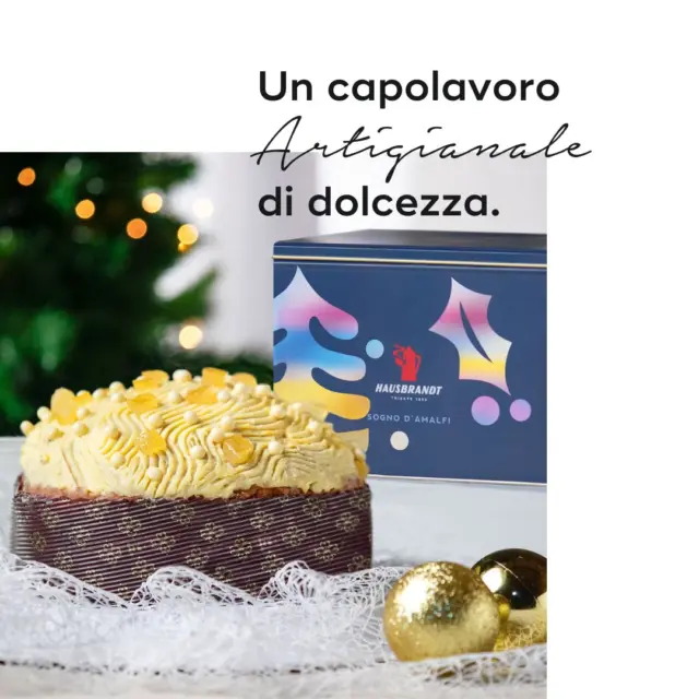 🍋 Sogno d’Amalfi è la creazione artigianale esclusiva del maestro pasticciere Sal De Riso per Hausbrandt: una soffice pasta lievitata impreziosita da crema al limoncello e scorze di Limone Costa d’Amalfi I.G.P., con la dolcezza del cioccolato bianco e una decorazione di praline e limoni canditi.
✨ Racchiuso in una raffinata scatola di latta, è il regalo perfetto per chi cerca un Natale all’insegna della tradizione, con un tocco di eleganza e innovazione. Un dolce che conquista al primo assaggio e che porta in tavola tutta la magia della Costiera. 

#Hausbrandt #SognodAmalfi #SalDeRiso #NataleHausbrandt #caffehausbrandt #coffeelovers #christmas #coffeegram #coffeetips #coffeeart